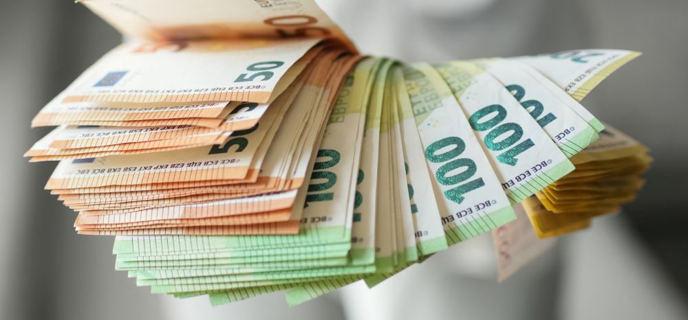 Спестяванията в банките растат, но това не означава, че всички домакинства забогатяват