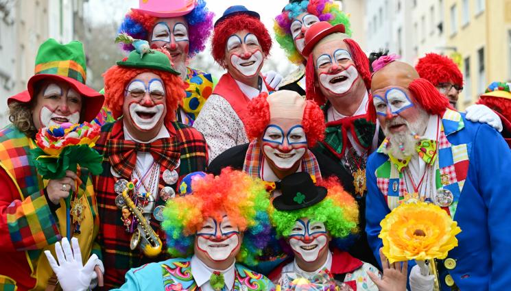 клоун клоуни - Десетки клоуни излязоха на протест