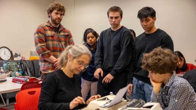 Пишещи машини в час: щатски преподавател с нестандартен подход срещу ChatGPT