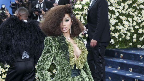 Cardi B победи в делото срещу охранителката Emani Ellis