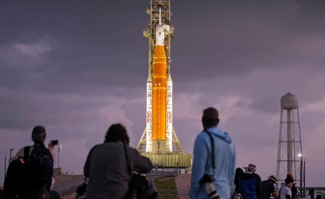 Новата космическа надпревара – защо САЩ отново отправят поглед към Луната