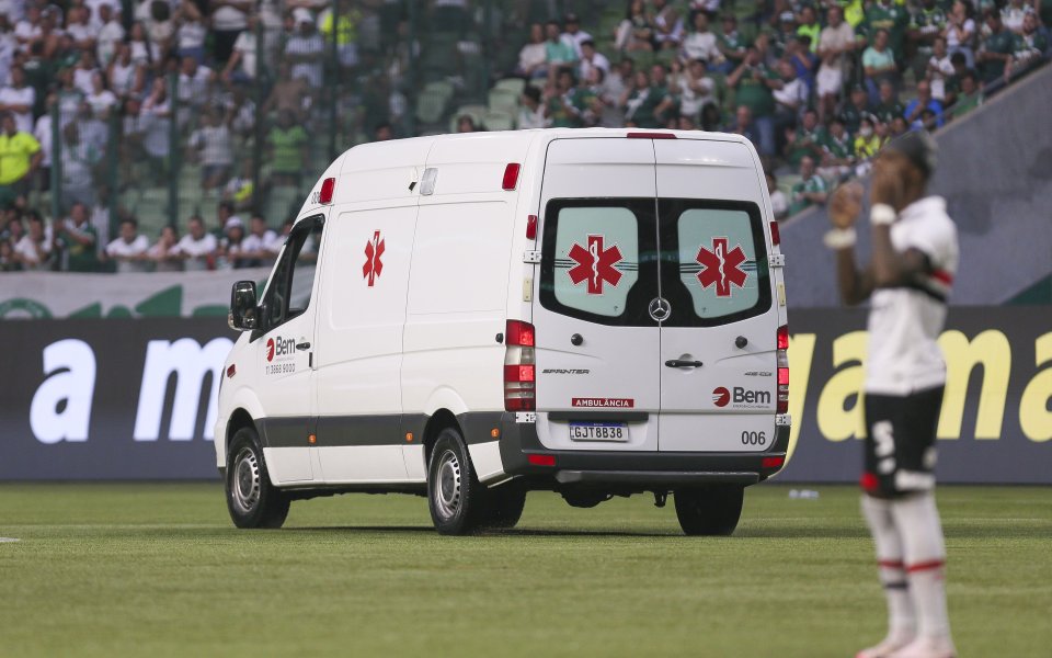 Плашещ инцидент по време на европейската квалификация между Хърватия и Турция