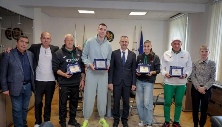 Божидар Саръбоюков - ММС награди с финансови премии Божидар Саръбоюков, Александра Начева и техните треньори