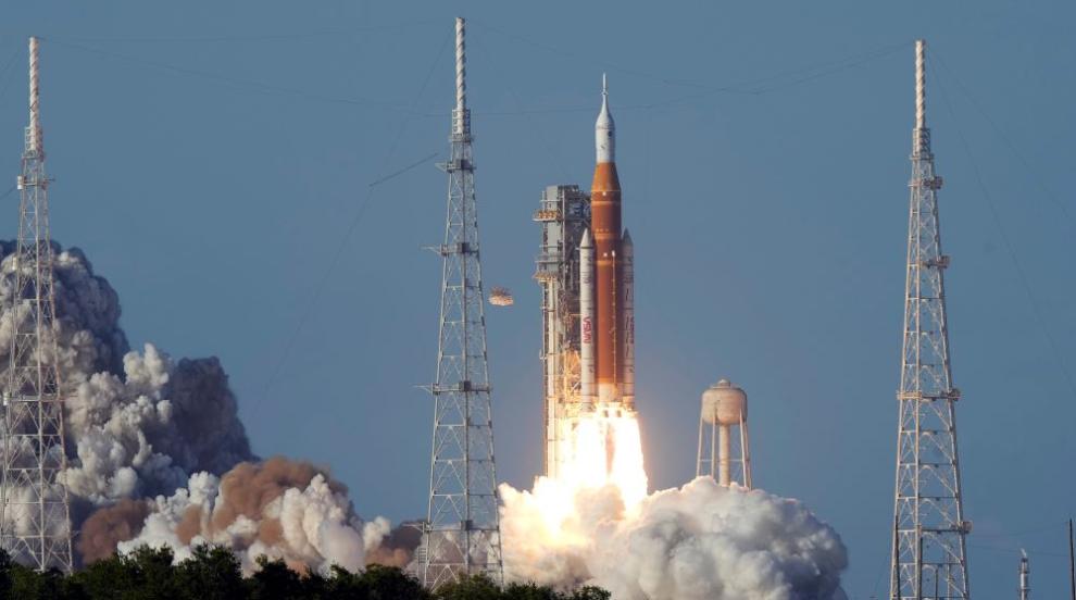 НАСА стартира първата пилотирана лунна мисия от половин век насам