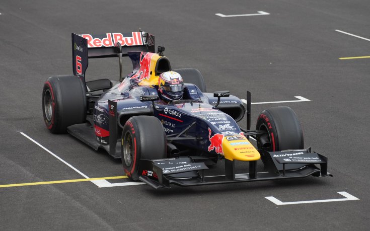 Формула 2 с резервен вариант: Никола Цолов може да кара в Канада