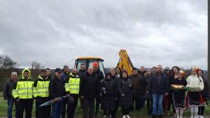 Представители на Община Болярово и строителни фирми дават начало на