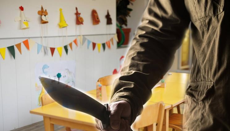 с - УЖАСЯВАЩО: Въоръжен с мачете мъж уби 4 деца в детска градина