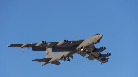 военен самолет