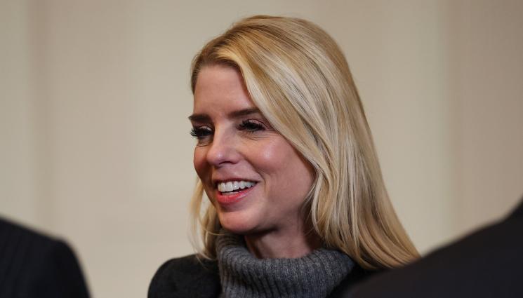 Пам Бонди - CNN: Тръмп уволни главния прокурор на САЩ