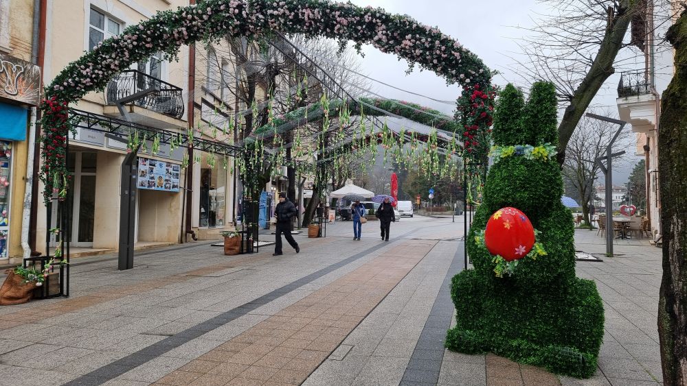 Празничната украса за Великден във Враца