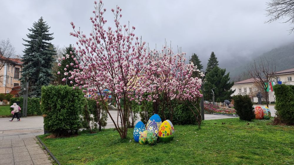 Празничната украса за Великден във Враца