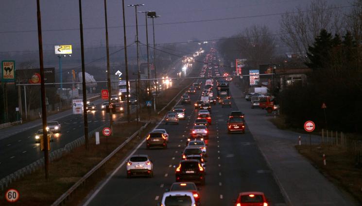 ТОЛ камери - ПО ДАННИ НА ТОЛ КАМЕРИТЕ: 200 000 коли напускат София за празниците