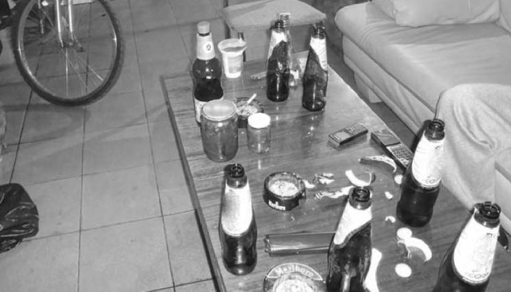 крими - Баща изгони децата си голи на улицата