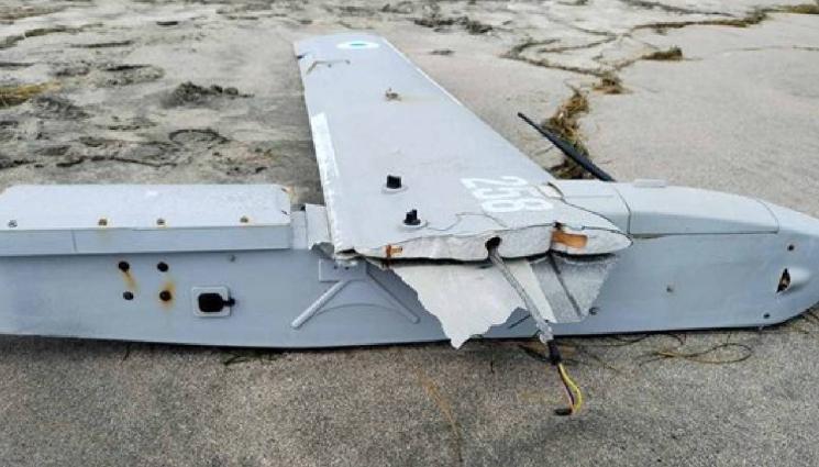 крайморие - Морето изхвърли крило на боен дрон на плаж в Бургаско (ВИДЕО)
