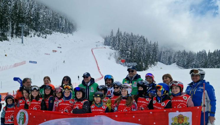 Алберт Попов - Алберт Попов награди участниците от финалния лагер на 17-то издание на проекта „Научи се да караш ски“