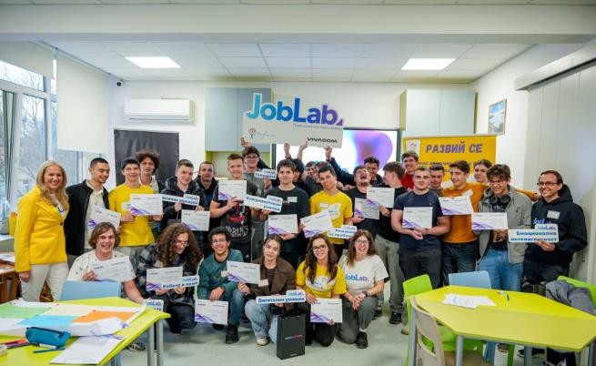 Над 30 ученици от професионална гимназия „Джон Атанасов“ се включиха в програмата Vivacom Job Lab за умения за бъдещето