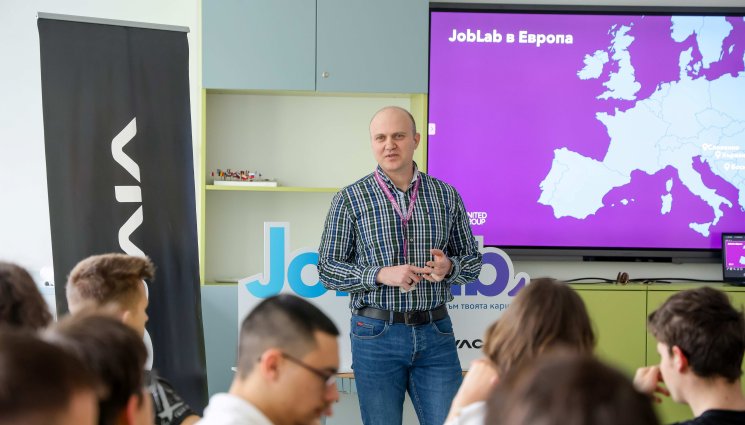 Vivacom Job Lab - Над 30 ученици от професионална гимназия „Джон Атанасов“ се включиха в програмата Vivacom Job Lab за умения за бъдещето
