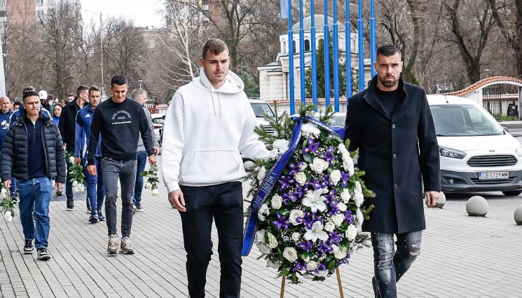 Левски се преклони пред Борислав Михайлов - От Левски се преклониха пред Бoрислав Михайлoв