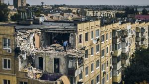 Петима души загинаха при руски удар по пазар във фронтови