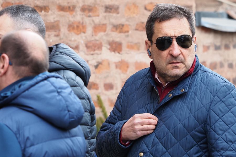 <p>България изпраща легендарния вратар Борислав Михайлов.</p>