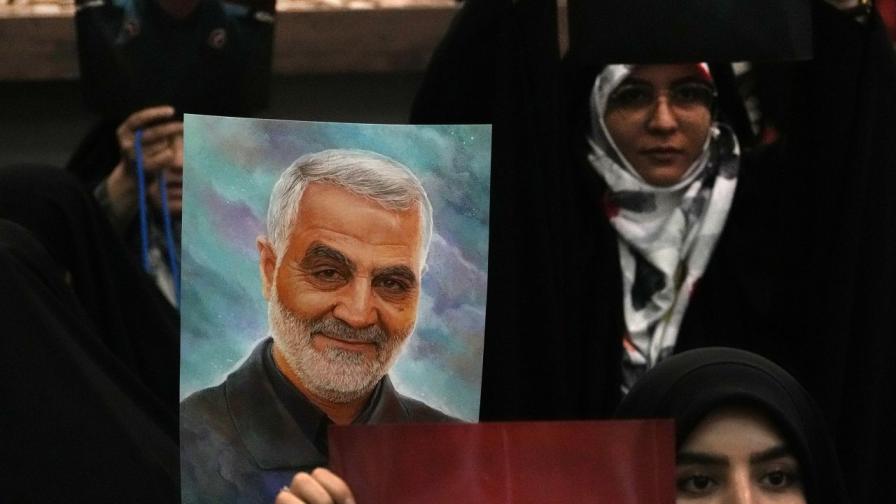 САЩ арестуваха племенницата на Касем Солеймани и дъщеря ѝ, след като отмениха визите им