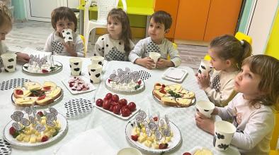 Деца хранене