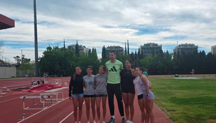 спорт - Роден атлет прави фурор по време на подготовката си в Испания