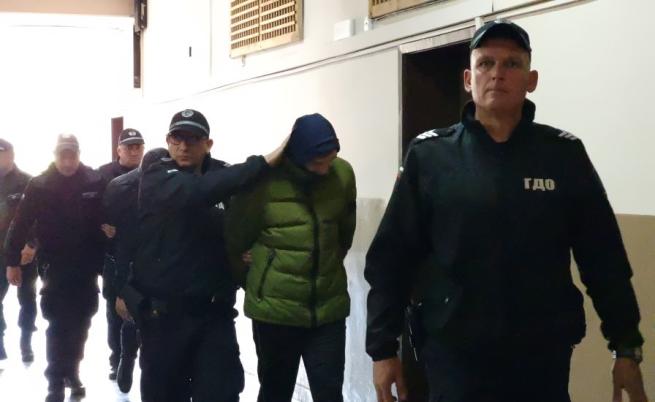 Оставиха в ареста двамата обвиняеми за нелегалната фабрика за цигари в Дупница