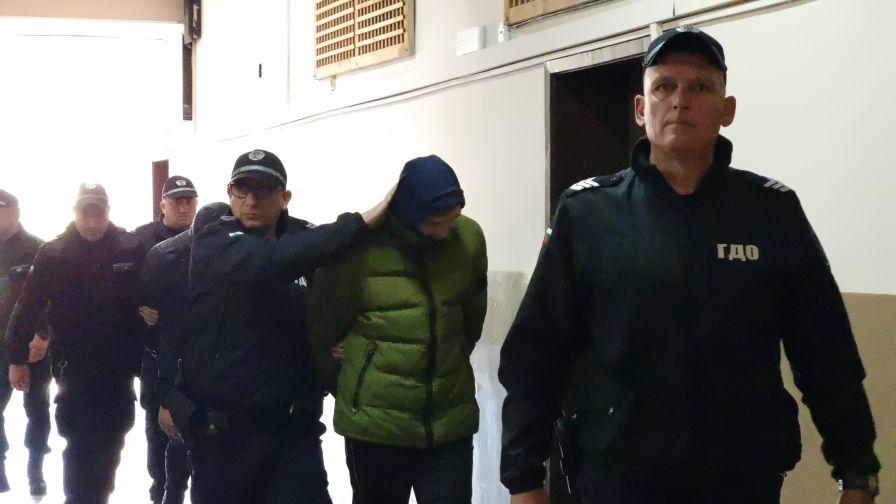 Оставиха в ареста двамата обвиняеми за нелегалната фабрика за цигари в Дупница