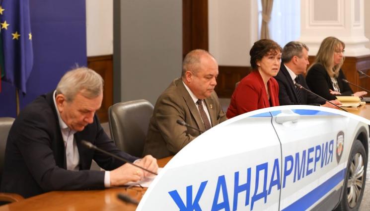 f - ПОД ЗОРКИЯ ПОГЛЕД НА ЖАНДАРМЕРИЯТА: Започна транспортирането на изборните бюлетини в страната