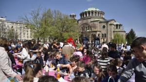 Великден боядисване яйца