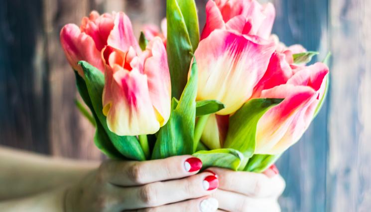 нокти април - За повече пари и енергия през април: Оцветяваме ноктите според духа на зодията!