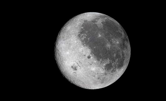 Уникална снимка на обратната страна на Луната от НАСА