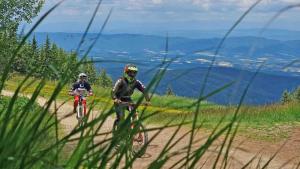 колоездачи