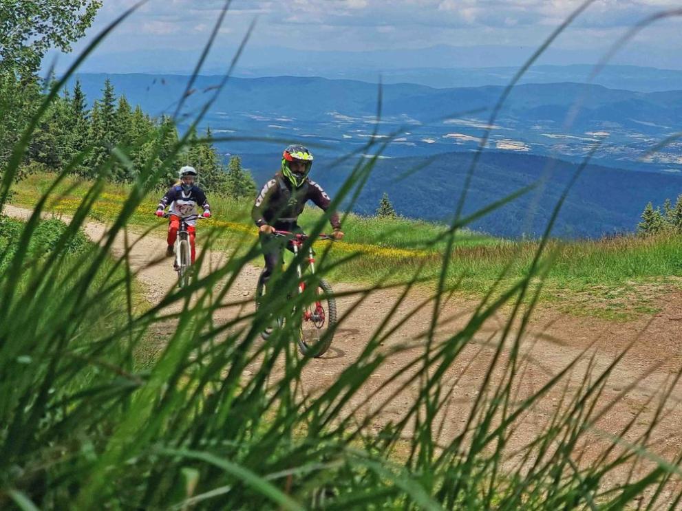 колоездачи