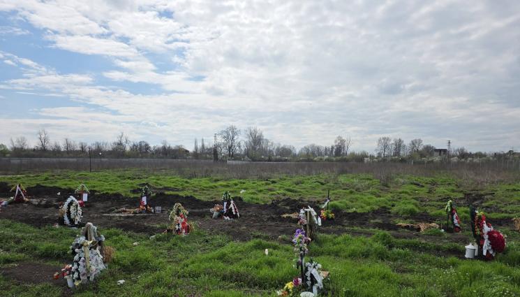 гробВидин - СКАНДАЛ ПРЕДИ ВЕЛИКДЕН: Погребват покойници в гробове с вода!