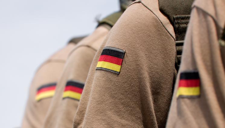 германия армия - Мъжете в Германия ще искат разрешение от армията за по-дълги пътувания в чужбина