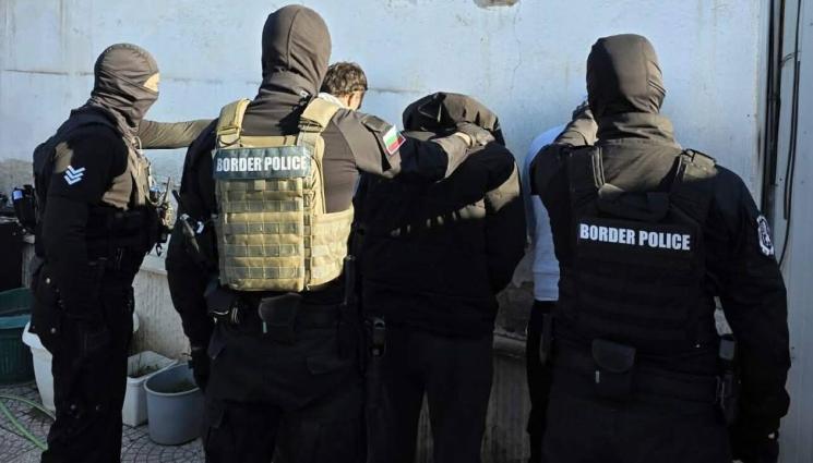 митници - УДАР ПО КАНАЛДЖИИТЕ: Разбиха ВИП схема за трафик на мигранти! 