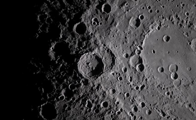 Непланиран удар: НАСА казва, че части от ракета на SpaceX може да ударят Луната