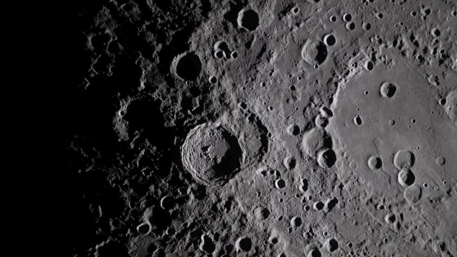 Непланиран удар: НАСА казва, че части от ракета на SpaceX може да ударят Луната