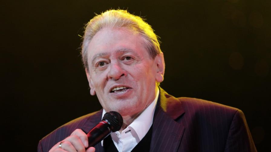 Сбогом, поете на любовта: Поклонението пред Михаил Белчев е днес в Народния театър