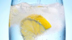 Полезна ли е газираната вода – митове и факти