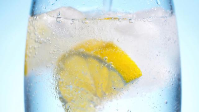 Полезна ли е газираната вода – митове и факти