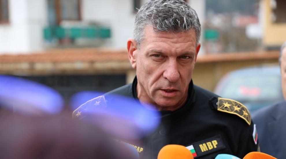 Спипаха кандидат-депутат с пари и списъци, бил в колата с осъждан мъж