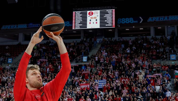 Александър Везенков - Везенков и Олимпиакос блестят в София