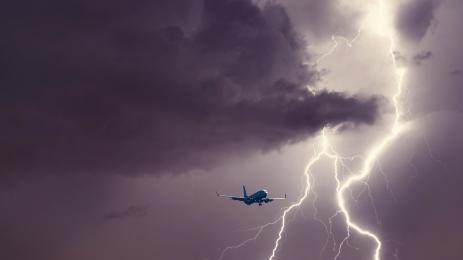 самолет мълния