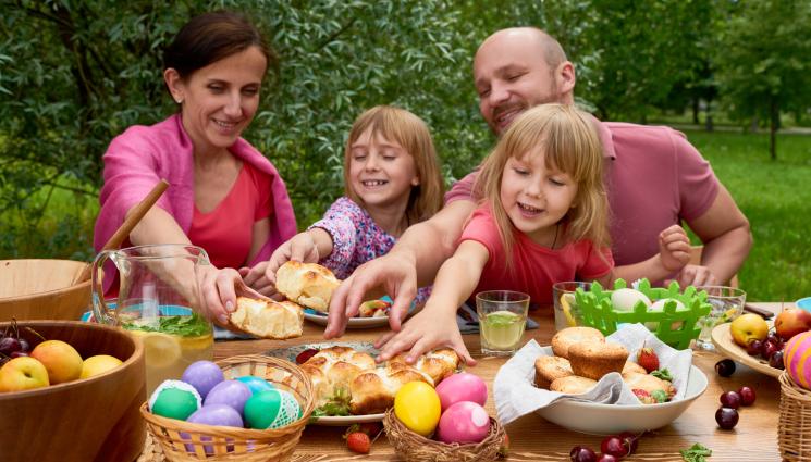 Великден - ШОК В ЦЕНИТЕ: Великденската трапеза гони 64 евро за семейство