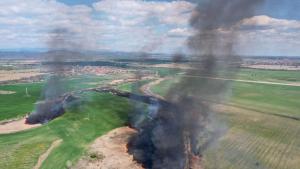 Горят сухи треви между Септември и Бошуля