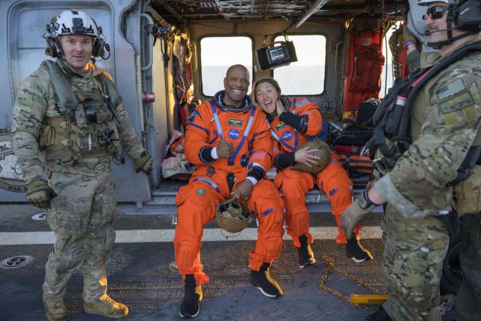 След близо 10 дни в Космоса: Астронавтите от „Артемис 2” се завърнаха ...