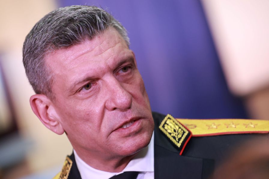 4115 евро и тетрадки с имена: Трима арестувани при акция срещу купения вот в Плевенско